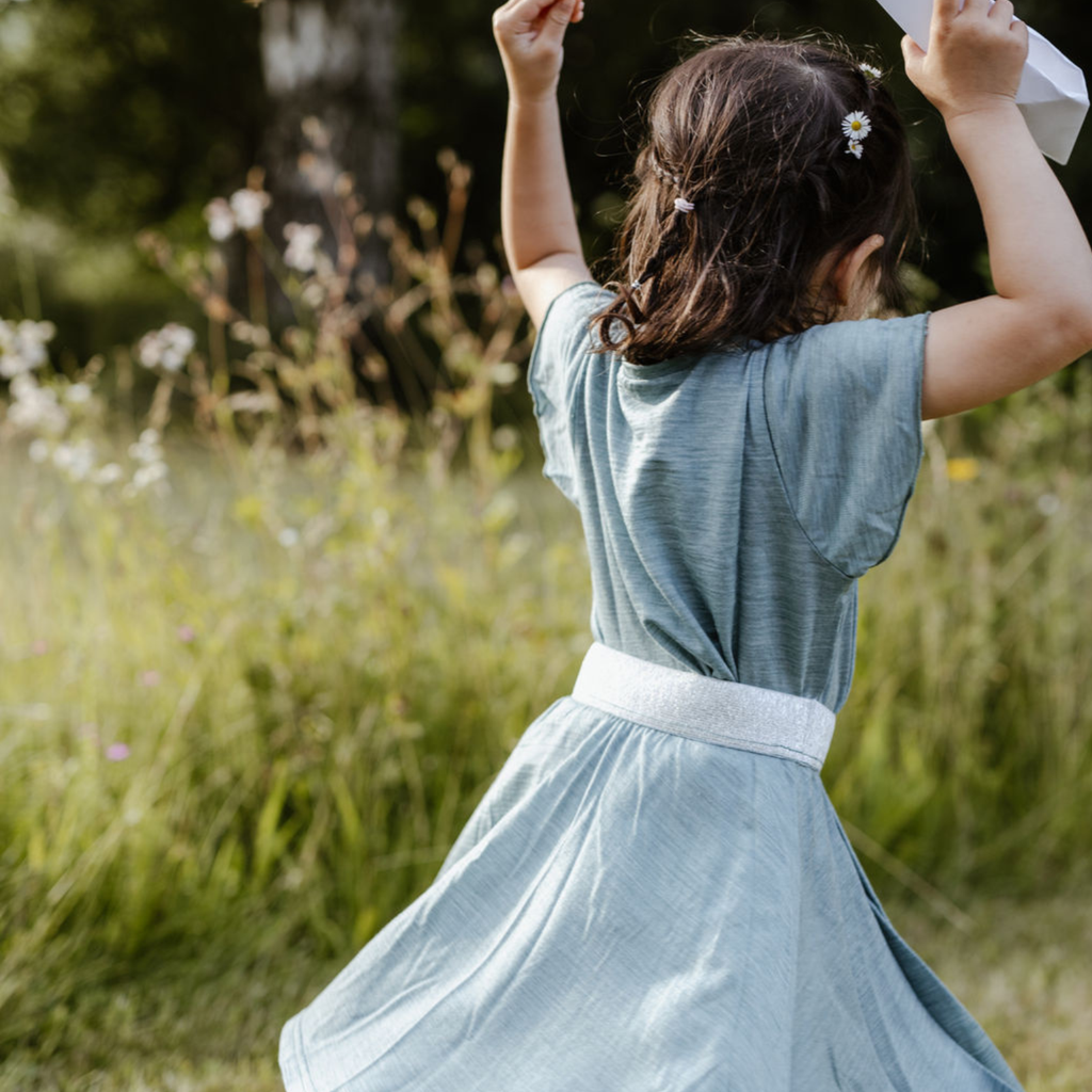 Sommermerino Kinderbluse mit Flügelärmeln